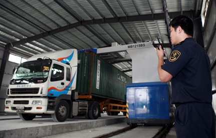 超等中国干线，让客户企业真正实现“在自家门口收发货”。